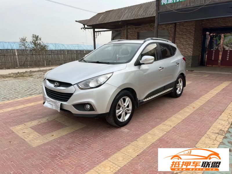  10年現(xiàn)代ix35轎車 