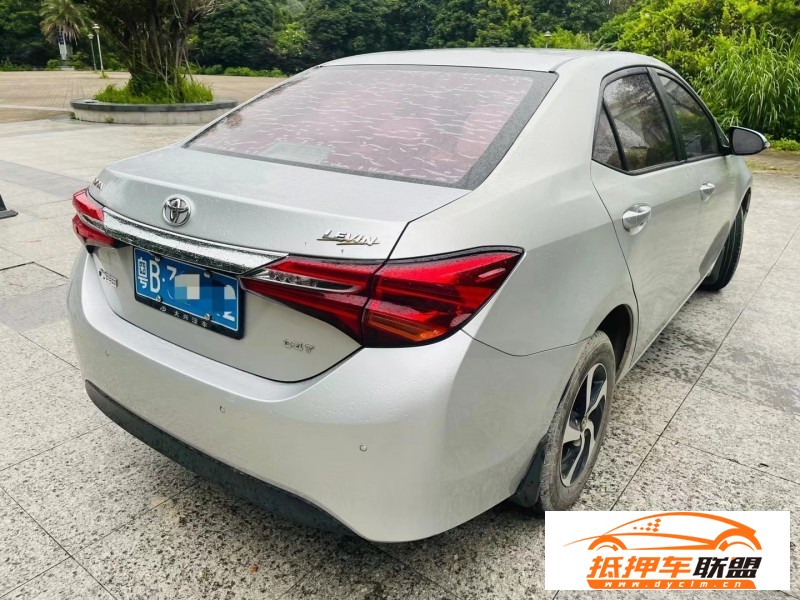  17年豐田雷凌轎車 