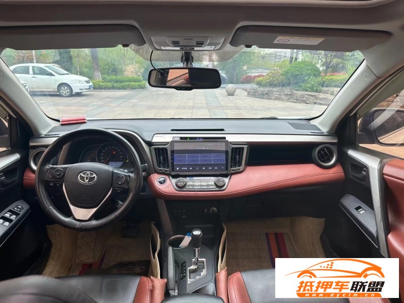  14年豐田RAV4轎車 