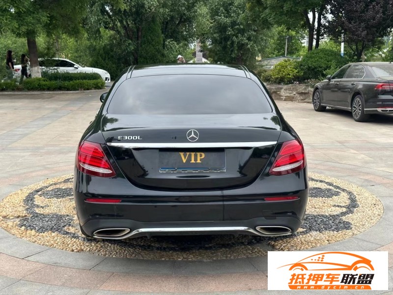  17年奔馳E級(jí)轎車 