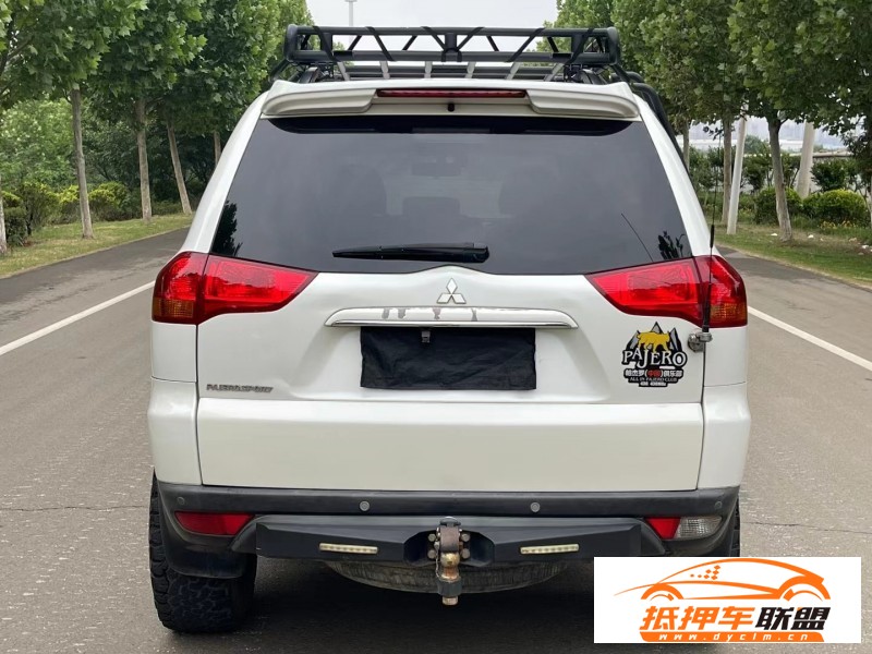  13年三菱帕杰羅·勁暢轎車 