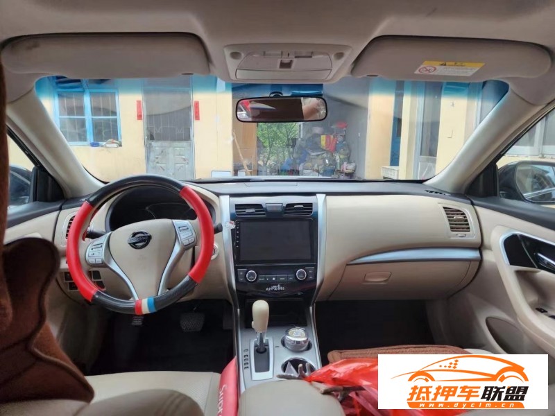  17年日產(chǎn)天籟轎車 