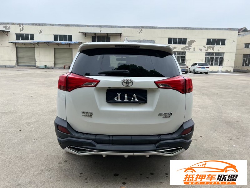  16年豐田RAV4榮放轎車 