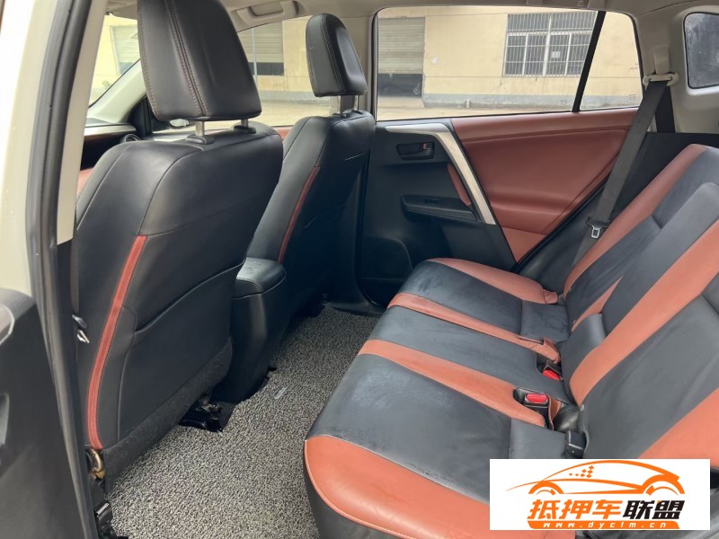  16年豐田RAV4榮放轎車 