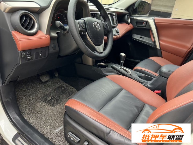  16年豐田RAV4榮放轎車 