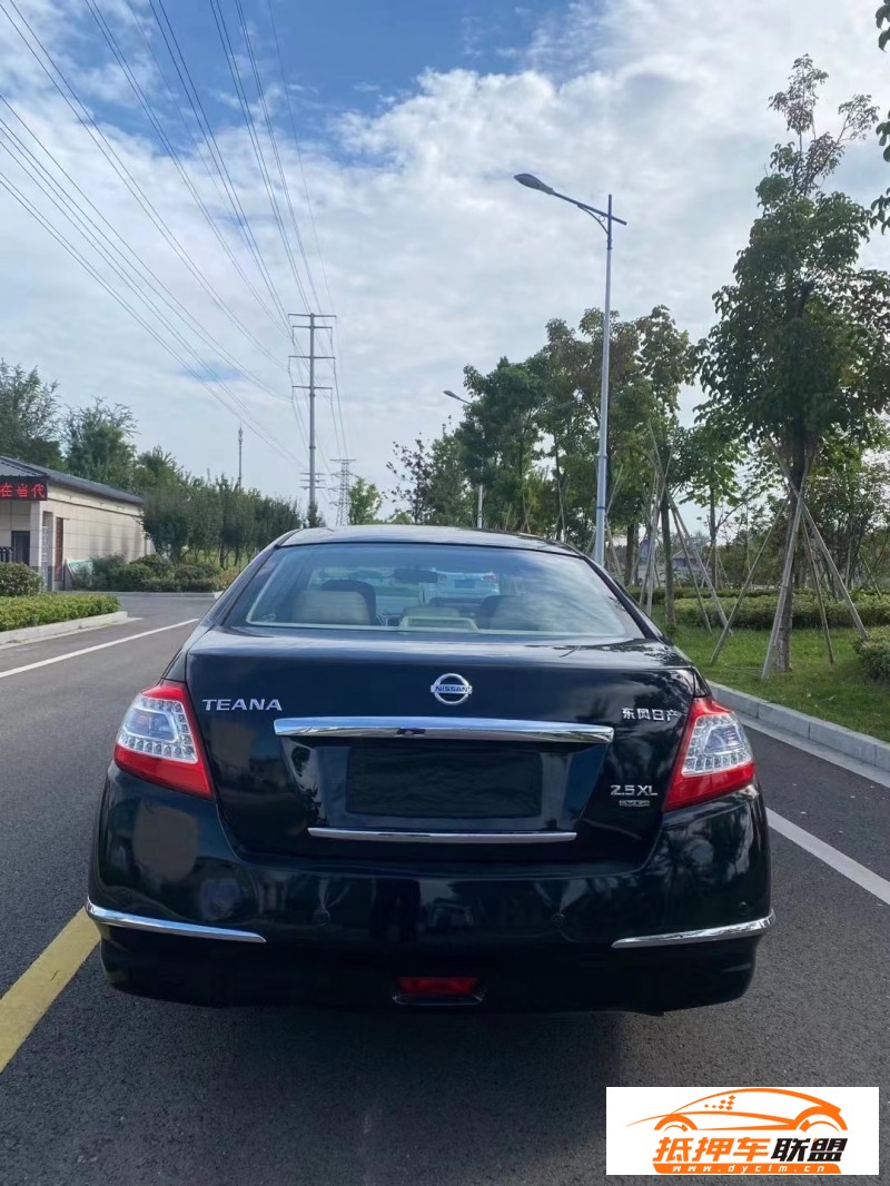  12年日產(chǎn)天籟轎車 