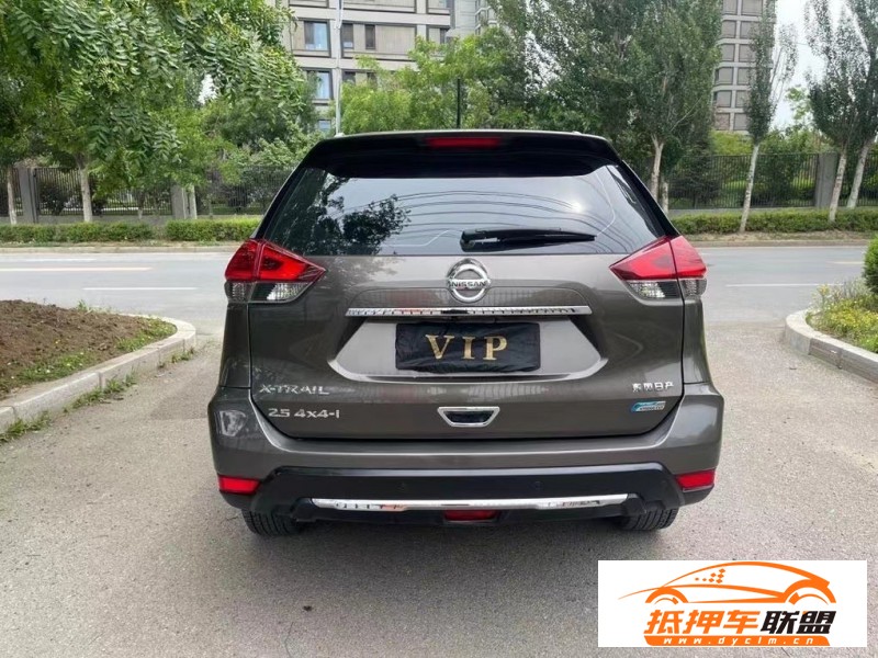  17年日產(chǎn)奇駿轎車 