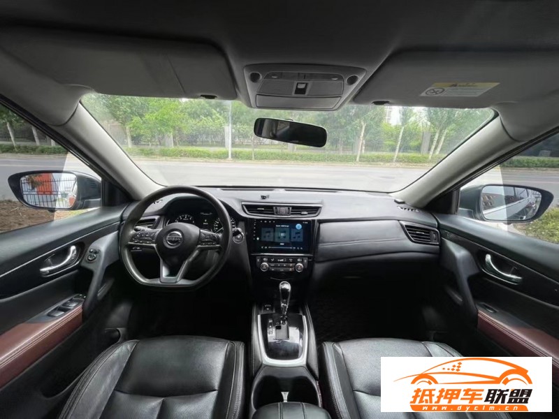  17年日產(chǎn)奇駿轎車 