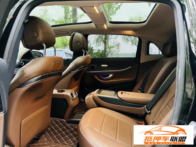  18年奔馳E級轎車 
