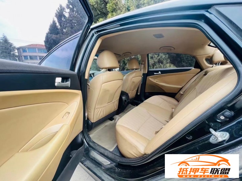  13年現(xiàn)代索納塔八轎車 
