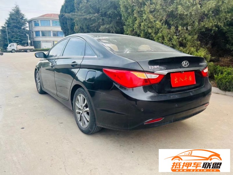  13年現(xiàn)代索納塔八轎車 