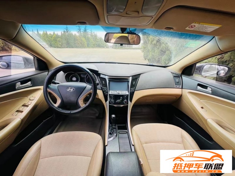  13年現(xiàn)代索納塔八轎車 