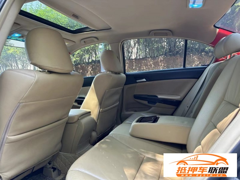  13年本田雅閣轎車 