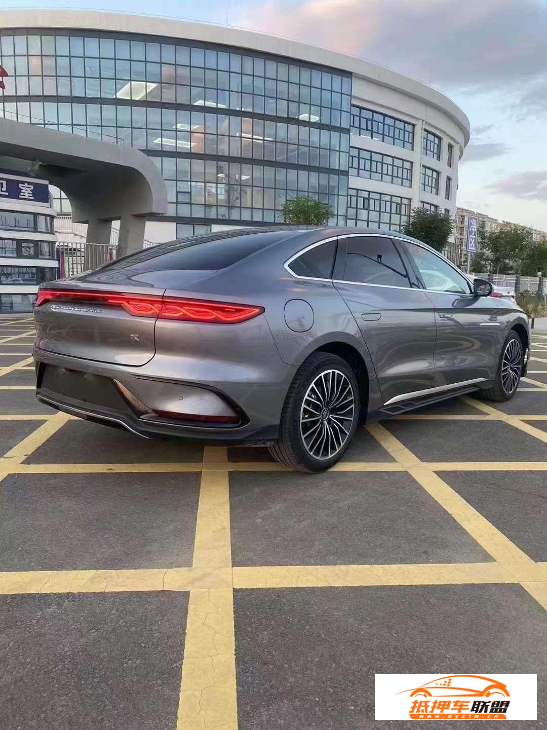 比亞迪 漢 2022款 漢 DM-i 121KM 尊享型