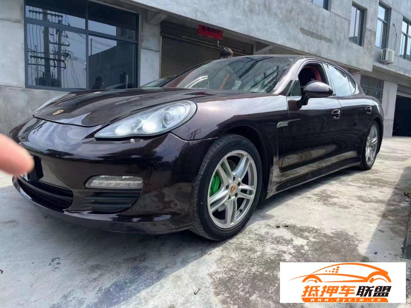  12年保時捷帕納梅拉轎車 