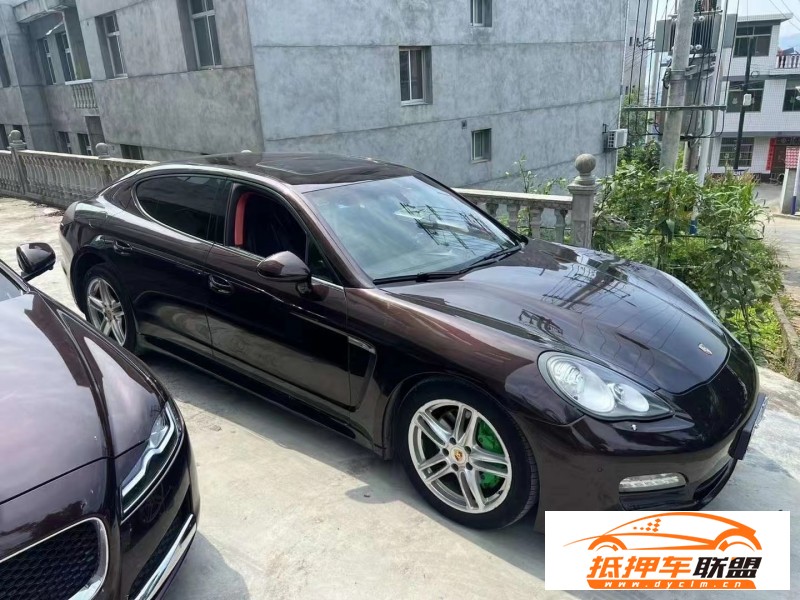  12年保時捷帕納梅拉轎車 