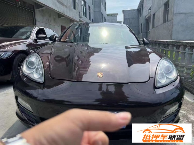  12年保時捷帕納梅拉轎車 