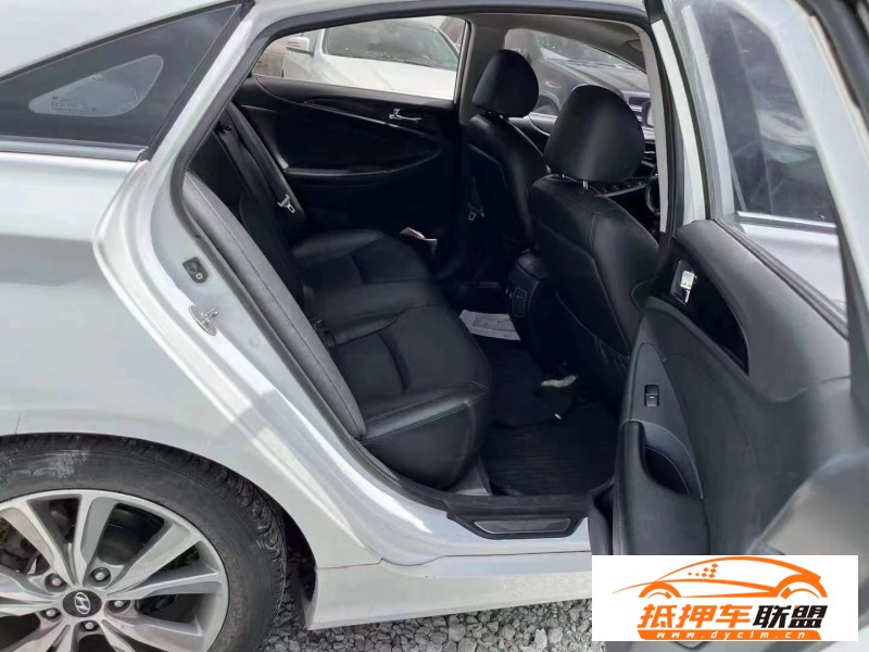  14年現(xiàn)代索納塔八轎車 