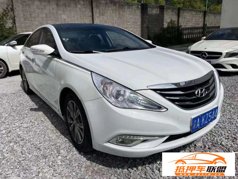  14年現(xiàn)代索納塔八轎車 