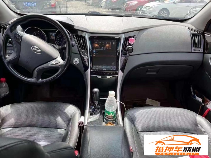  14年現(xiàn)代索納塔八轎車 