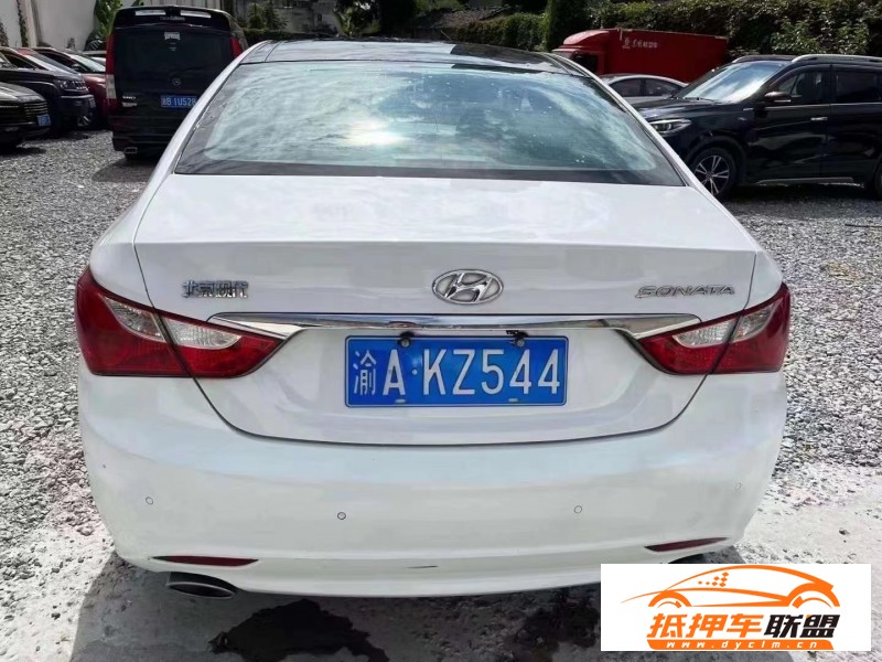  14年現(xiàn)代索納塔八轎車 