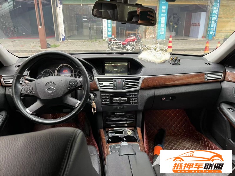  12年奔馳E轎車 