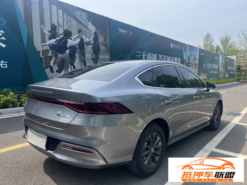  23年比亞迪秦轎車 