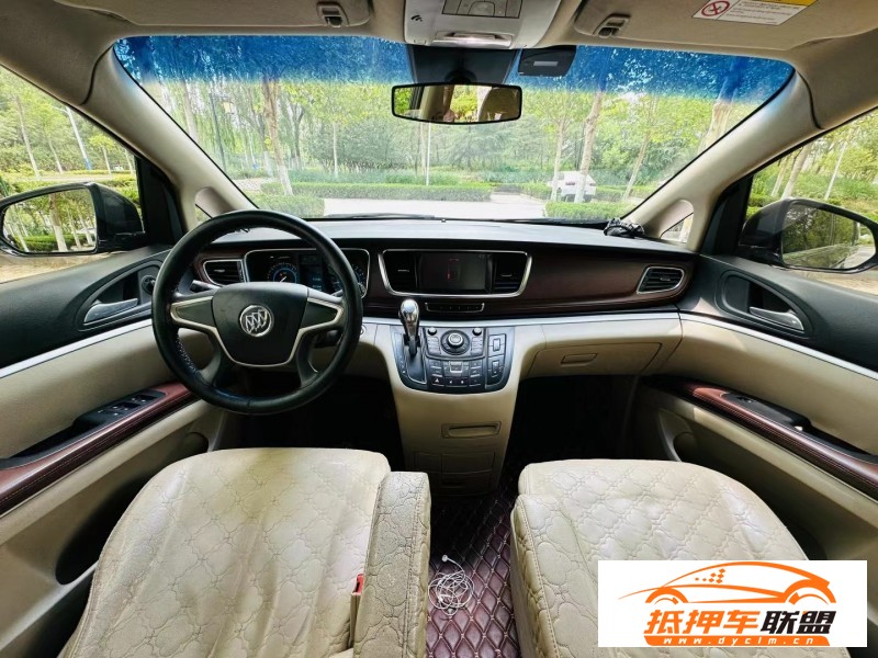  16年別克GL8轎車 