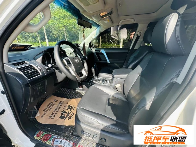  17年豐田普拉多轎車 