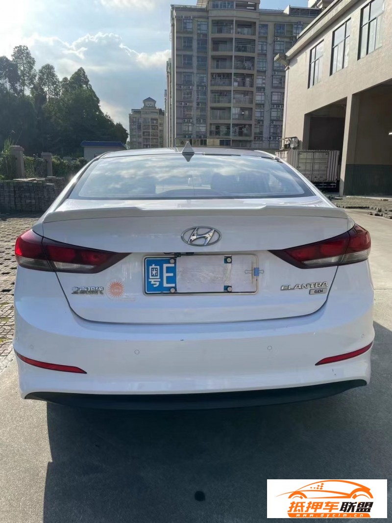  17年現(xiàn)代領(lǐng)動(dòng)轎車 