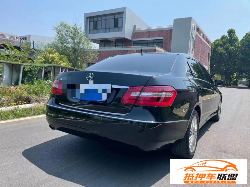  13年奔馳E轎車 
