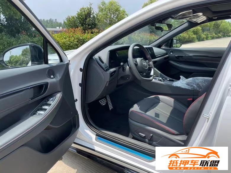  23年現(xiàn)代索納塔轎車 