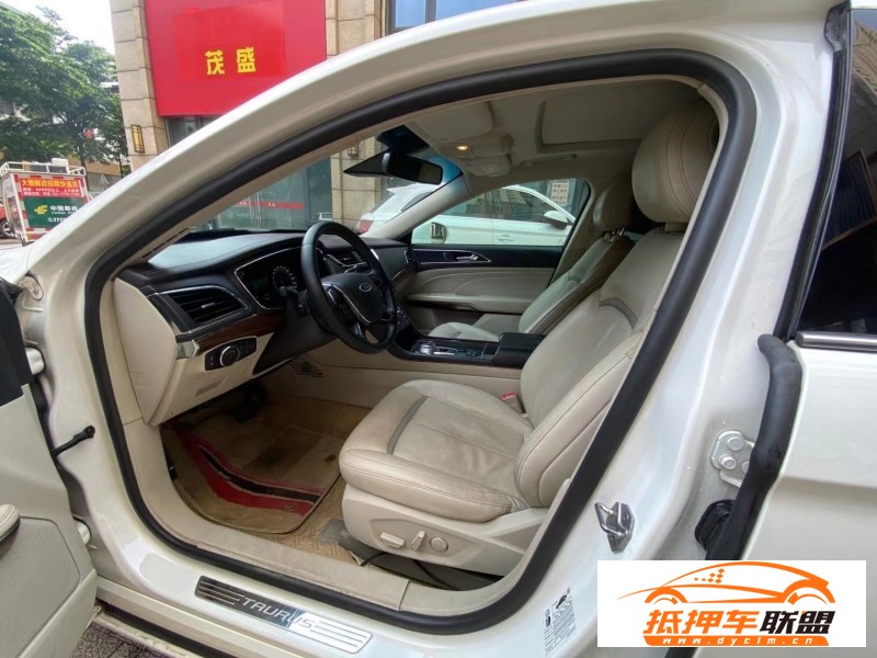  18年福特金牛座轎車 