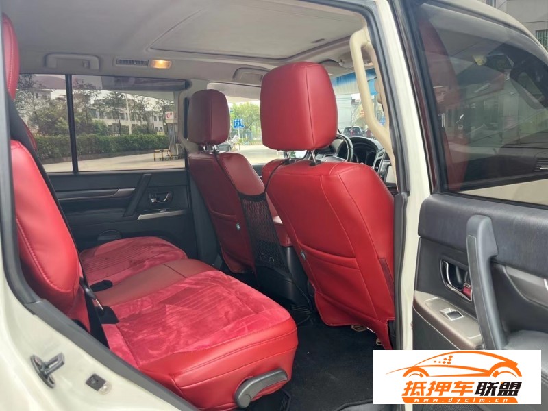  18年三菱帕杰羅轎車 