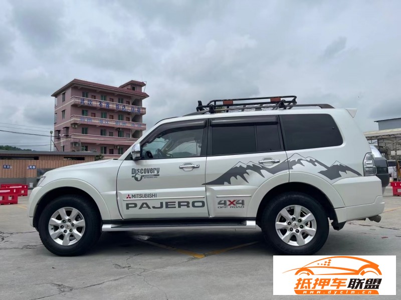  18年三菱帕杰羅轎車 
