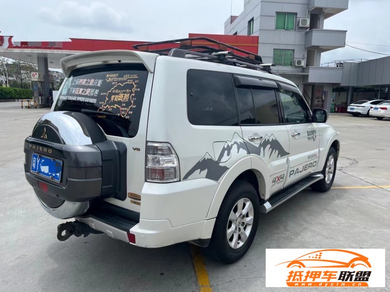  18年三菱帕杰羅轎車 