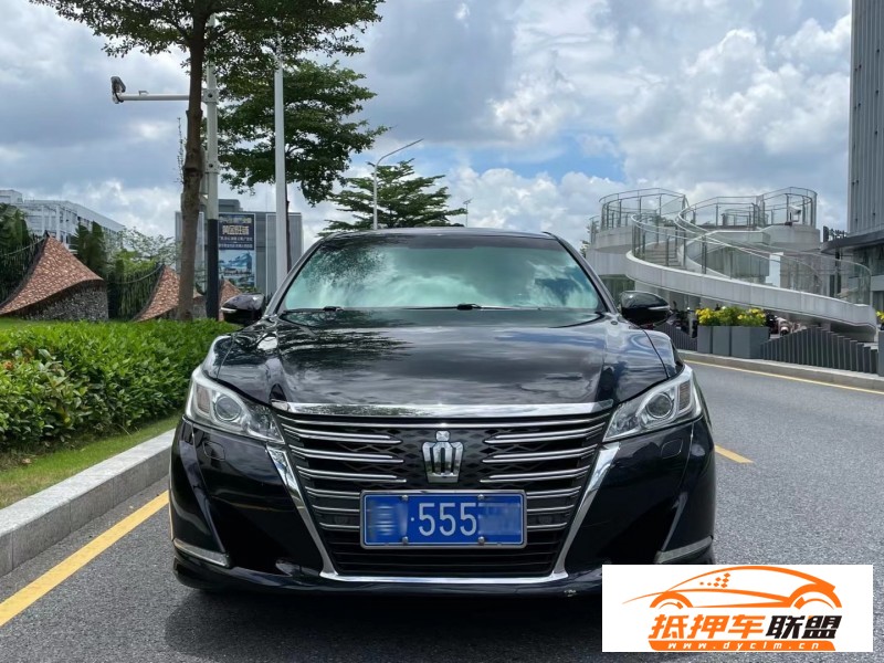  16年豐田皇冠轎車 
