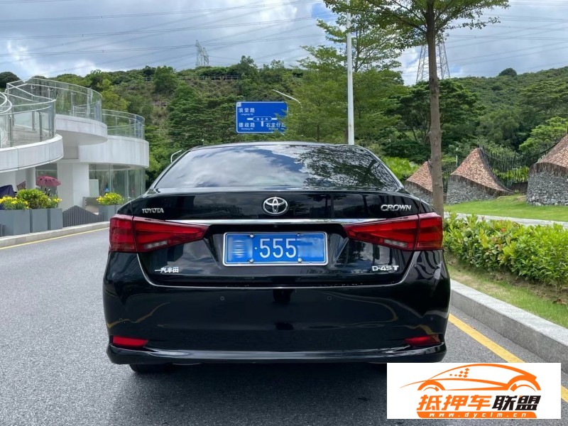  16年豐田皇冠轎車 