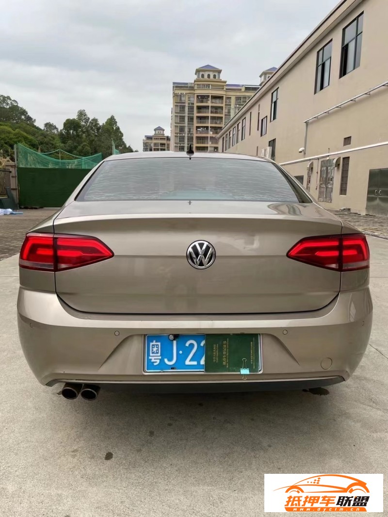  15年大眾凌渡轎車 