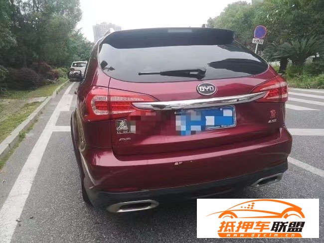  16年比亞迪唐轎車 