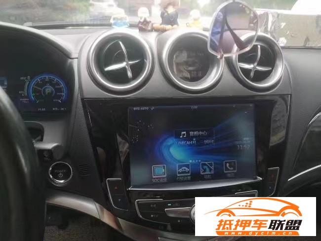  16年比亞迪唐轎車 