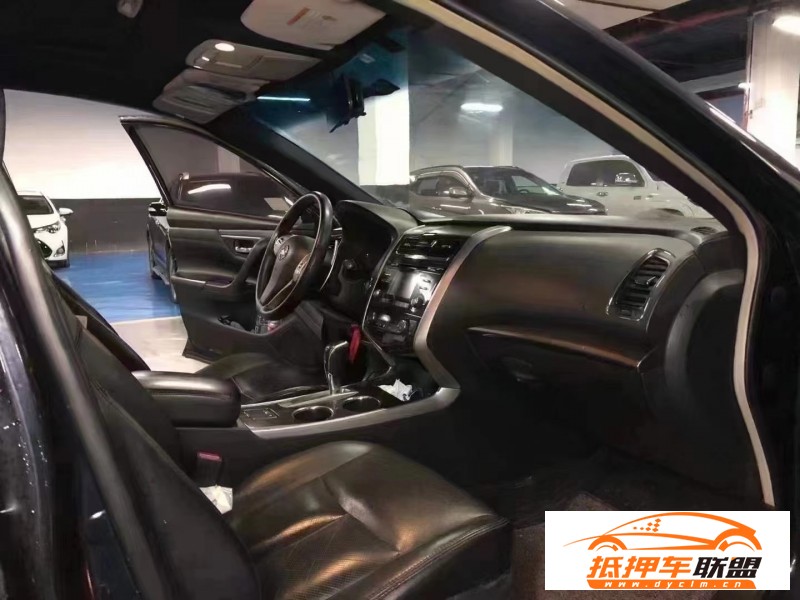  15年日產(chǎn)天籟轎車 
