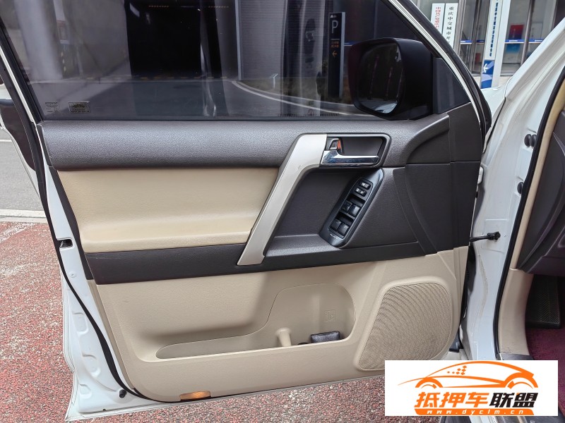 12年豐田普拉多轎車 