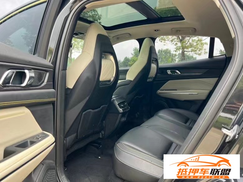  20年領(lǐng)克05轎車 