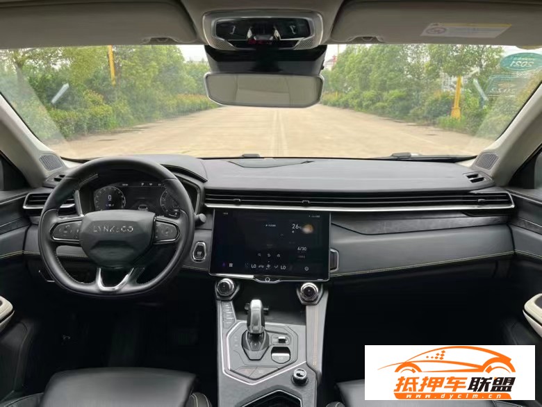  20年領(lǐng)克05轎車 