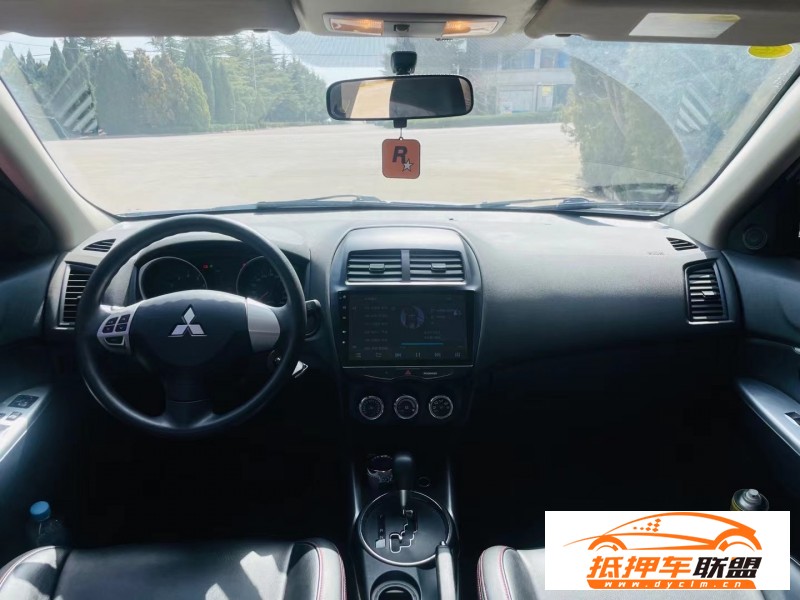  17年三菱勁炫轎車 