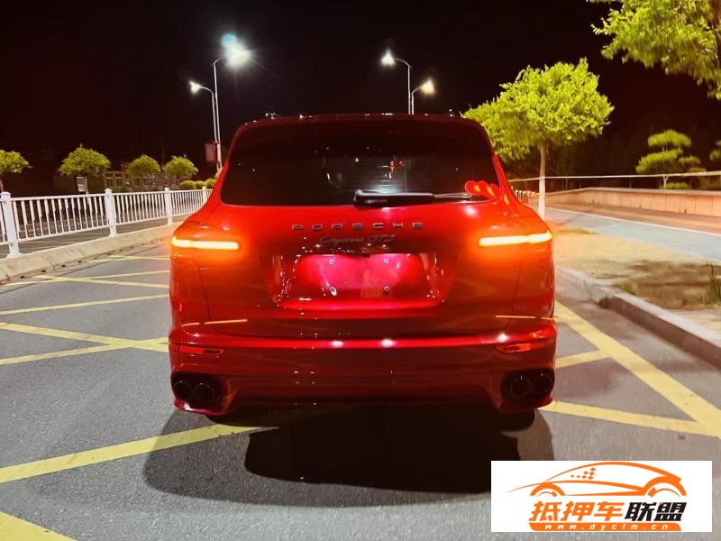  17年保時(shí)捷卡宴轎車 