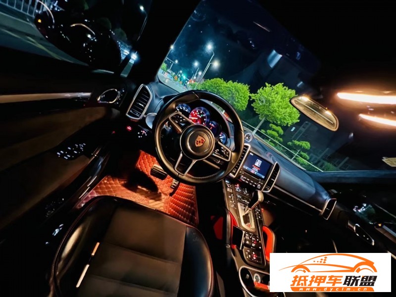 17年保時(shí)捷卡宴轎車 