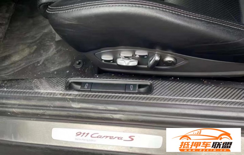  15年保時捷911轎車 