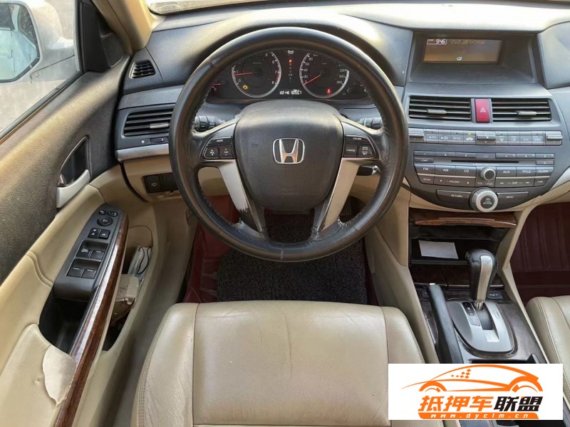  13年本田雅閣轎車 